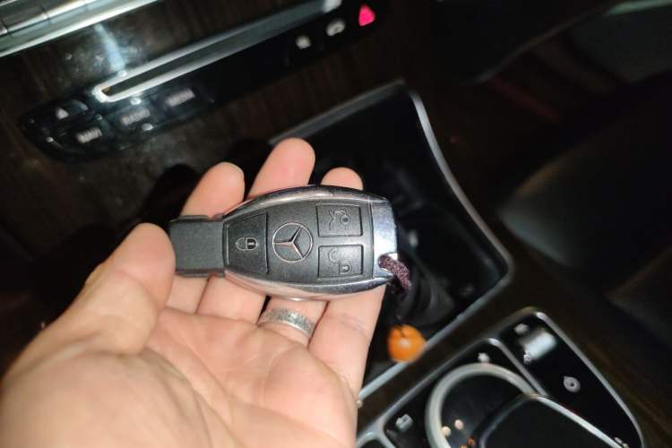 Used Mercedes-Benz GLC 2017 GLC 260 4MATIC Luxury Model Vehicle Key