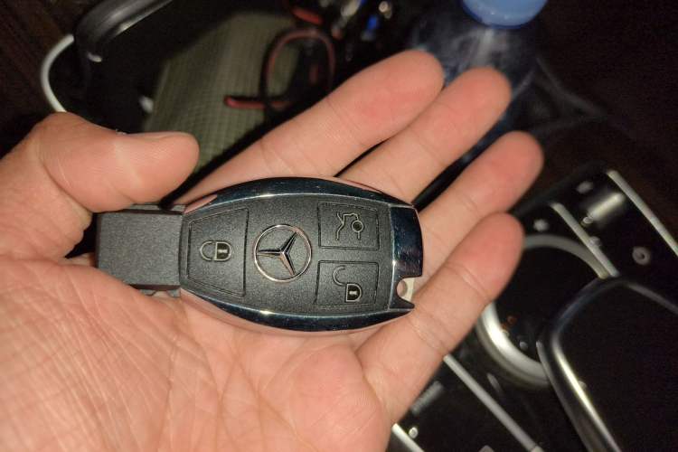 Used Mercedes-Benz GLC 2017 GLC 260 4MATIC Luxury Model Vehicle Key