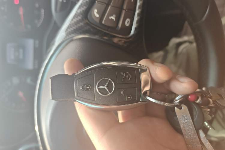 Used Mercedes-Benz GLC 2017 GLC 260 4MATIC Luxury Model Vehicle Key