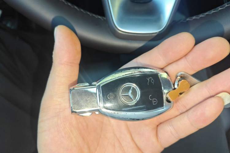 Used Mercedes-Benz GLC 2017 GLC 300 4MATIC Sport Edition Vehicle Key