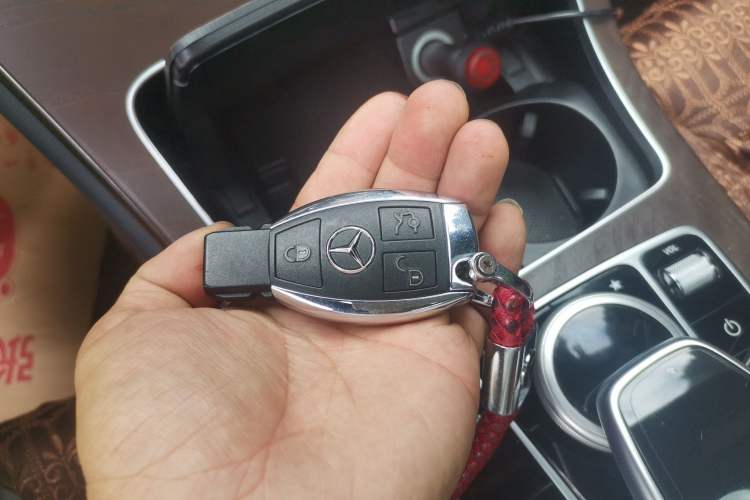 Used Mercedes-Benz GLC 2017 GLC 300 4MATIC Sport Edition Vehicle Key