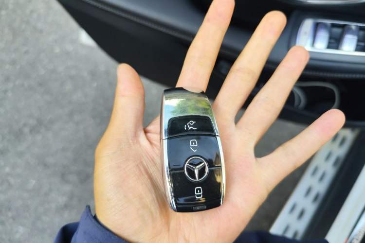 Used Mercedes-Benz GLC 2017 GLC 260 4MATIC Luxury Model Vehicle Key