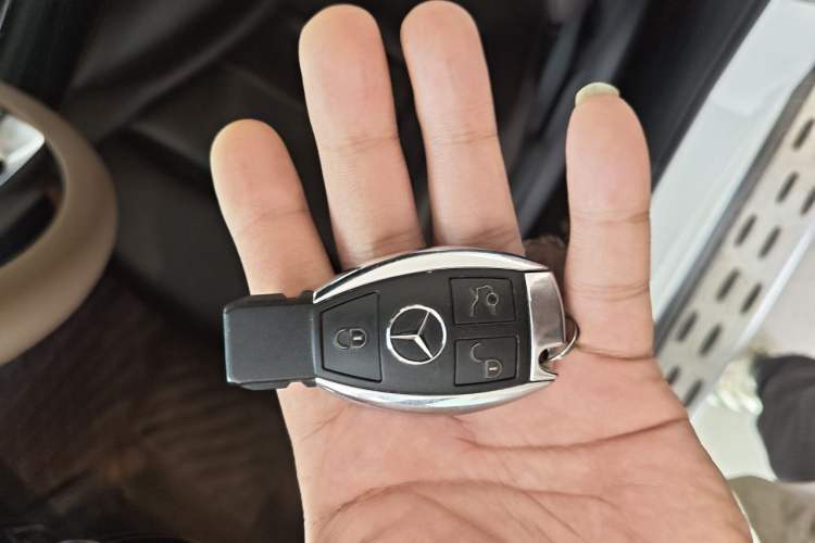 Used Mercedes-Benz GLC 2017 GLC 300 4MATIC Sport Edition Vehicle Key