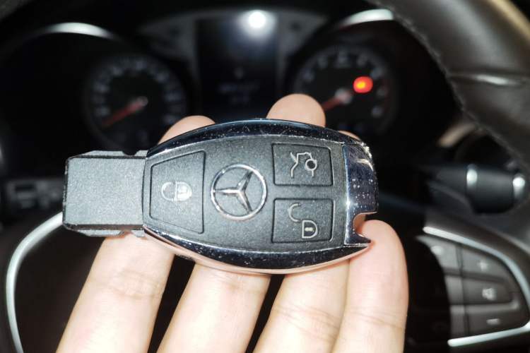 Used Mercedes-Benz GLC 2017 GLC 260 4MATIC Luxury Model Vehicle Key