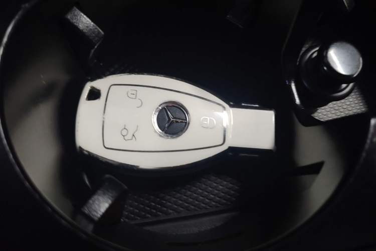 Used Mercedes-Benz GLC 2017 GLC 300 4MATIC Sport Edition Vehicle Key