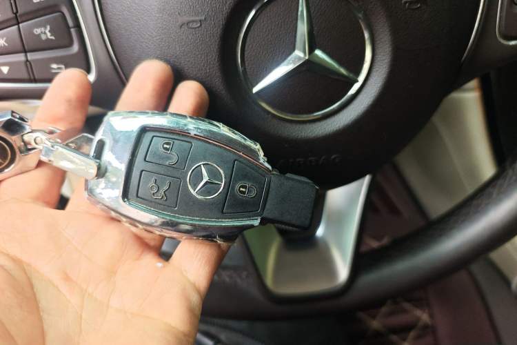 Used Mercedes-Benz GLC 2017 GLC 260 4MATIC Luxury Model Vehicle Key