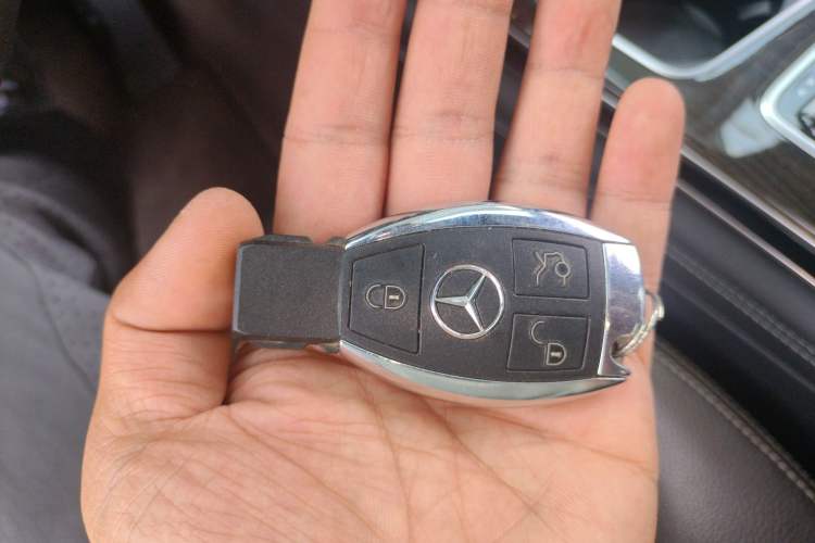 Used Mercedes-Benz GLC 2017 GLC 260 4MATIC Luxury Model Vehicle Key