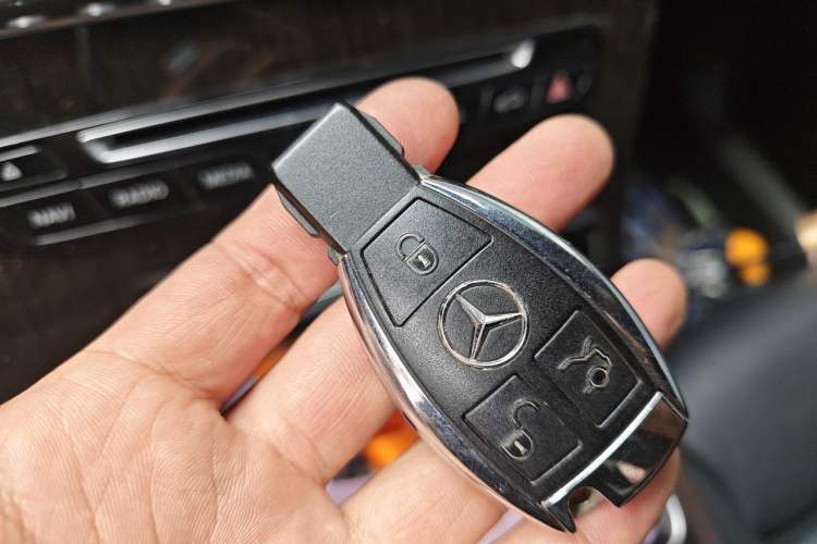 Used Mercedes-Benz GLC 2017 GLC 260 4MATIC Luxury Model Vehicle Key