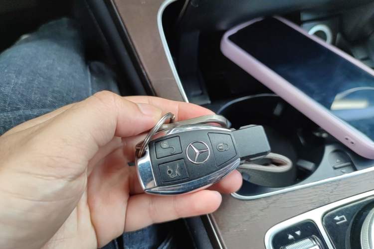 Used Mercedes-Benz GLC 2017 GLC 300 4MATIC Sport Edition Vehicle Key