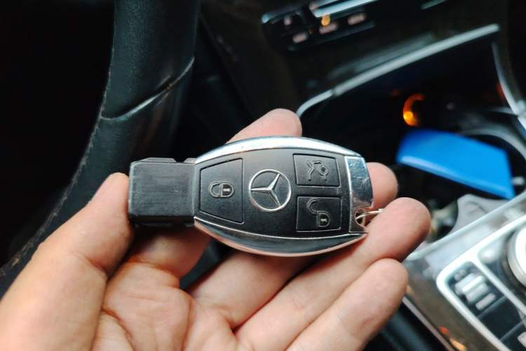 Used Mercedes-Benz GLC 2017 GLC 260 4MATIC Luxury Model Vehicle Key