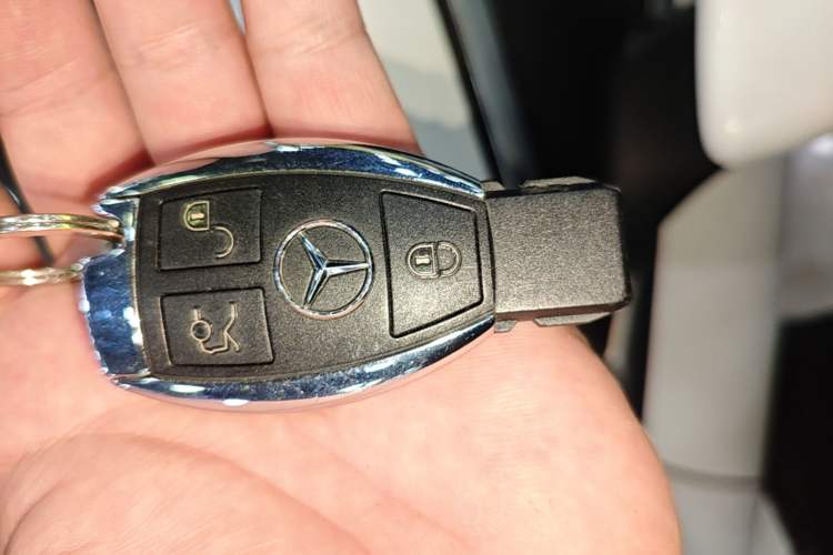 Used Mercedes-Benz GLC 2017 GLC 260 4MATIC Luxury Model Vehicle Key