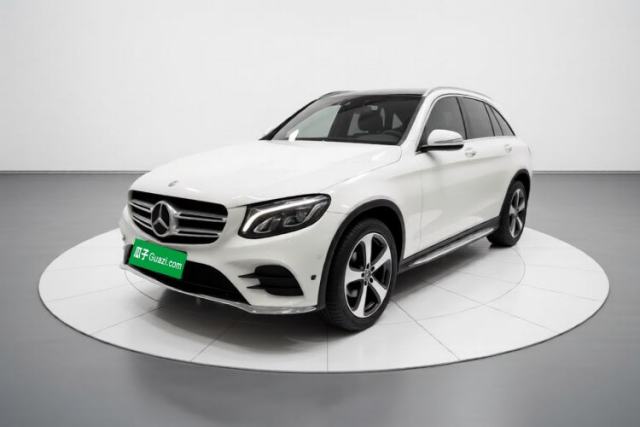 Ojetý Mercedes-Benz GLC 2017 GLC 260 4MATIC Luxury Model