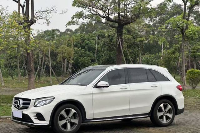 Used Mercedes-Benz GLC 2017 GLC 260 4MATIC Luxury Model