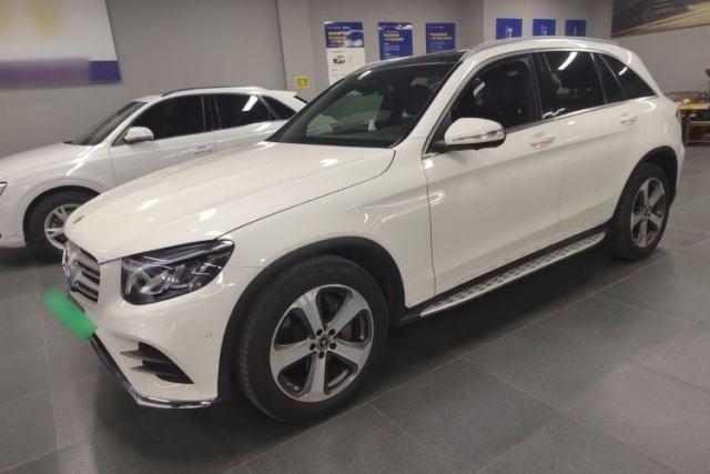 Ojetý Mercedes-Benz GLC 2017 GLC 260 4MATIC Luxury Model