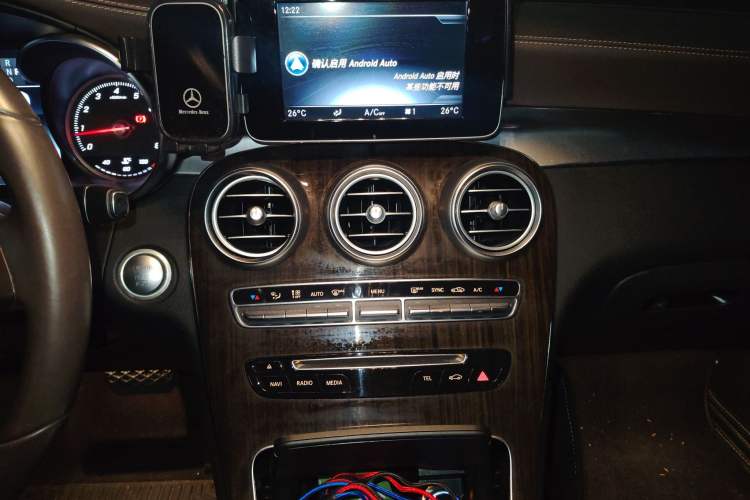 Used Mercedes-Benz GLC 2018 GLC 260 4MATIC Luxury Model Audio And AC Panel