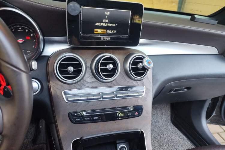 Used Mercedes-Benz GLC 2018 GLC 300 4MATIC Sport Edition Audio And AC Panel