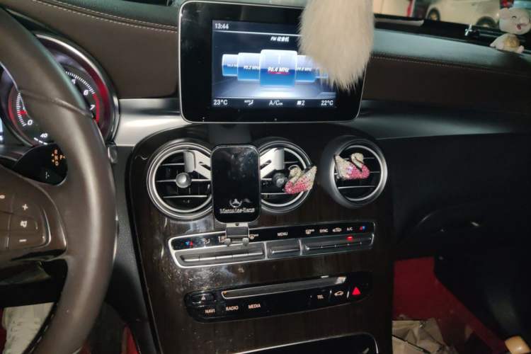 Used Mercedes-Benz GLC 2018 Facelift GLC 260 4MATIC Luxury Edition Audio And AC Panel