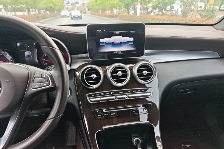 Used Mercedes-Benz GLC 2018 Facelifted GLC 260 4MATIC Dynamic Edition Audio And AC Panel