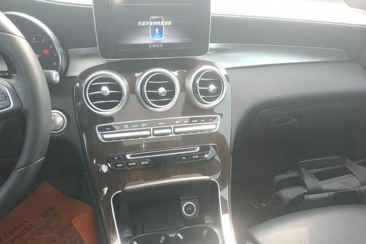 Used Mercedes-Benz GLC 2018 Facelift GLC 260 4MATIC Luxury Edition Audio And AC Panel
