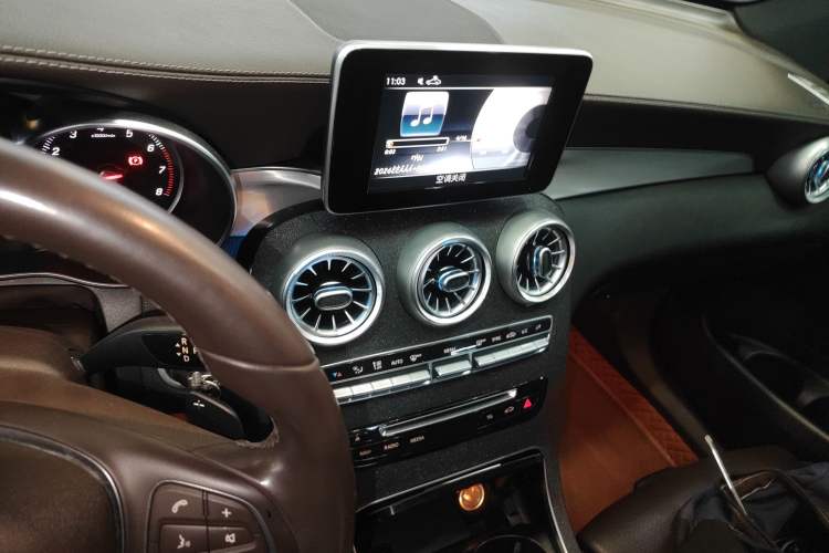 Used Mercedes-Benz GLC 2018 Facelift GLC 200 4MATIC Audio And AC Panel