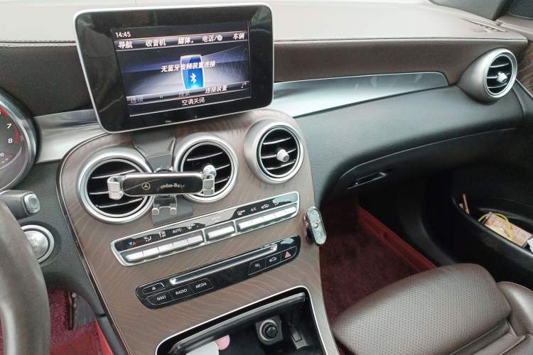 Used Mercedes-Benz GLC 2018 GLC 300 4MATIC Sport Edition Audio And AC Panel