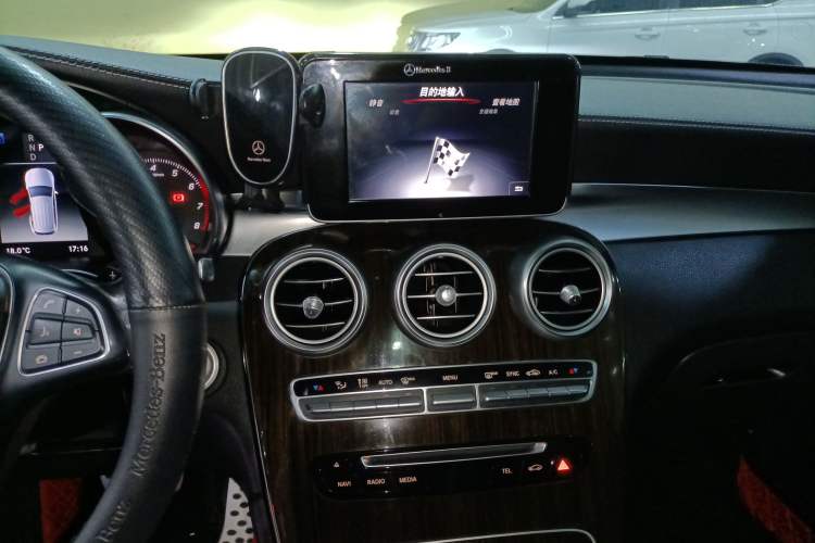 Used Mercedes-Benz GLC 2018 GLC 260 4MATIC Dynamic Edition Audio And AC Panel