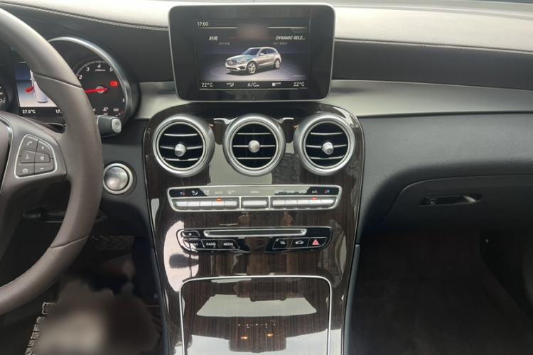 Used Mercedes-Benz GLC 2018 Facelift GLC 260 4MATIC Luxury Edition Audio And AC Panel