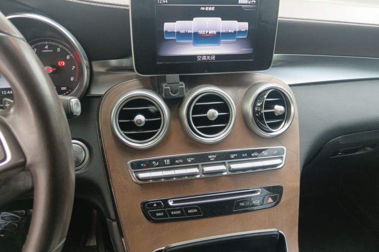 Used Mercedes-Benz GLC 2018 GLC 300 4MATIC Sport Edition Audio And AC Panel
