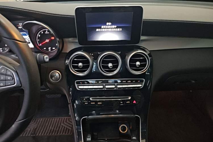 Used Mercedes-Benz GLC 2018 Facelift GLC 200 4MATIC Audio And AC Panel