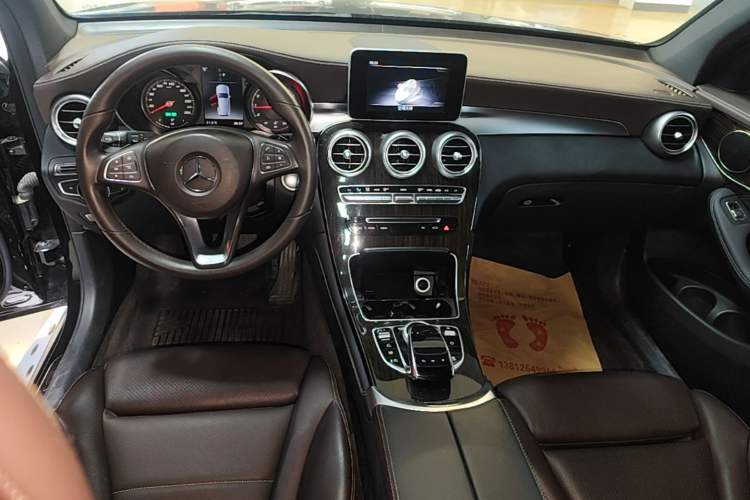 Used Mercedes-Benz GLC 2018 GLC 260 4MATIC Dynamic Edition Audio And AC Panel