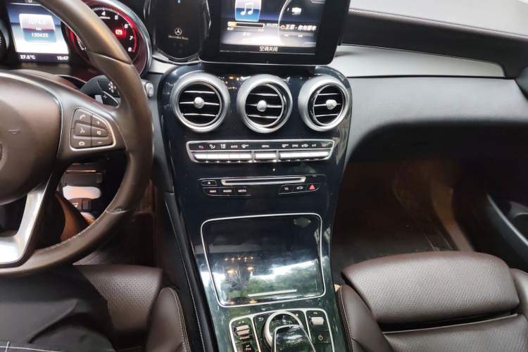 Used Mercedes-Benz GLC 2018 Facelift GLC 200 4MATIC Audio And AC Panel
