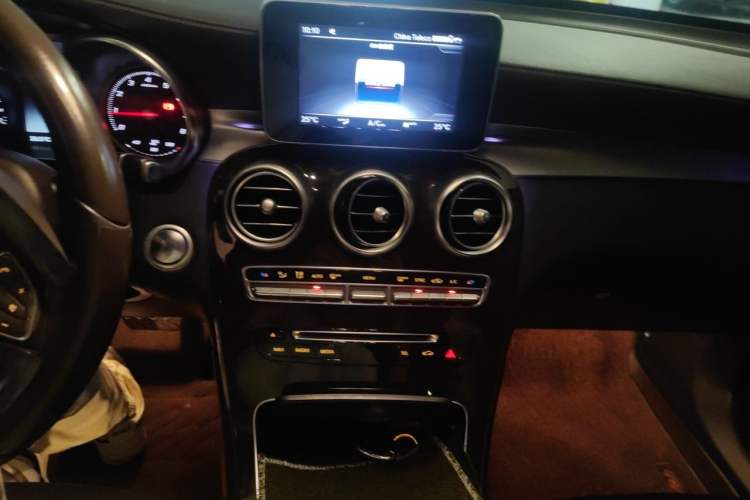 Used Mercedes-Benz GLC 2018 GLC 260 4MATIC Luxury Model Audio And AC Panel