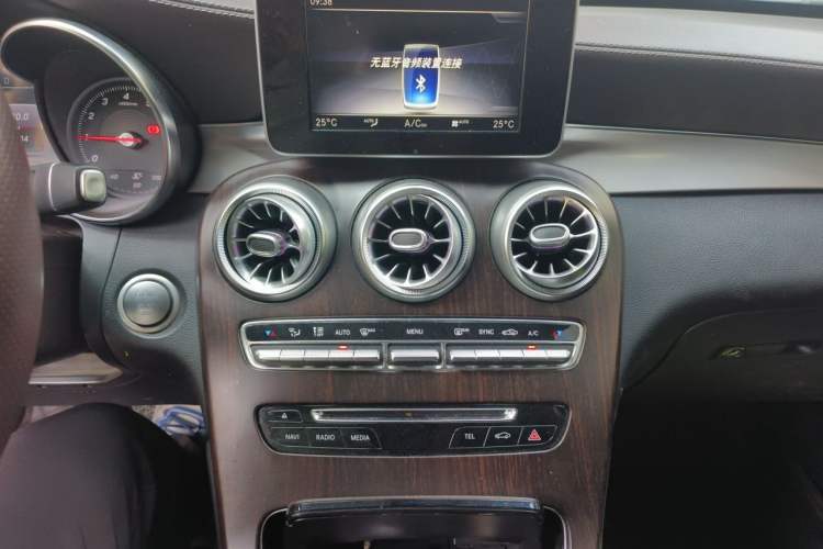 Used Mercedes-Benz GLC 2018 Facelift GLC 200 4MATIC Audio And AC Panel