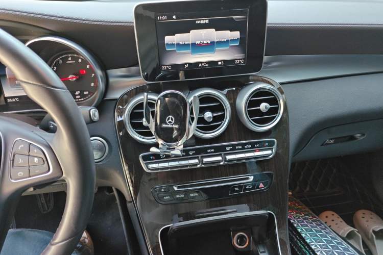 Used Mercedes-Benz GLC 2018 GLC 260 4MATIC Dynamic Edition Audio And AC Panel