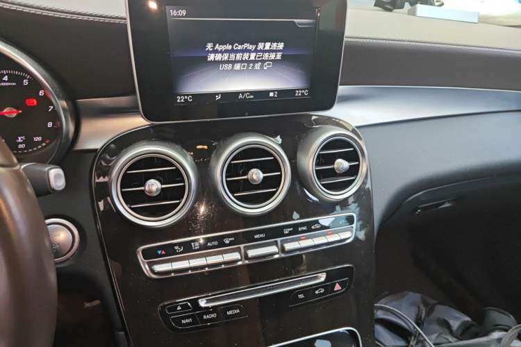 Used Mercedes-Benz GLC 2018 Facelift GLC 260 4MATIC Luxury Edition Audio And AC Panel