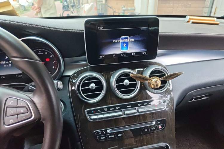 Used Mercedes-Benz GLC 2018 GLC 260 4MATIC Dynamic Edition Audio And AC Panel