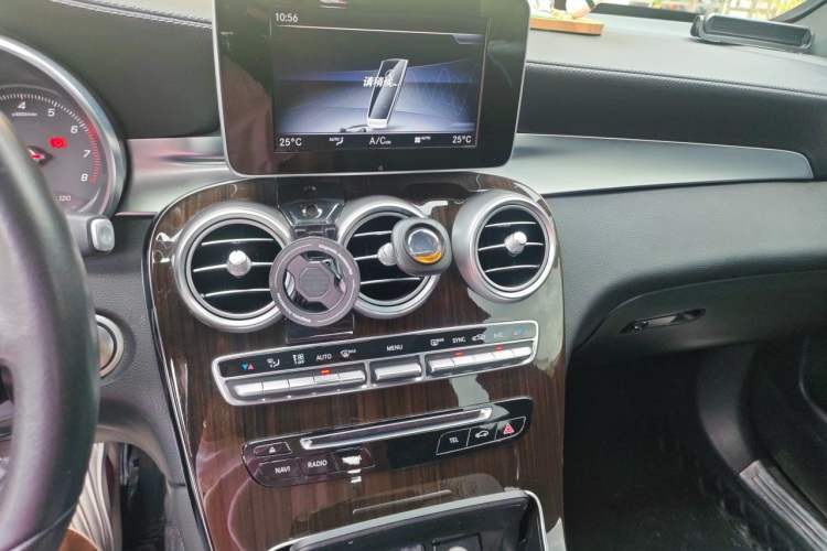 Used Mercedes-Benz GLC 2018 Facelift GLC 260 4MATIC Luxury Edition Audio And AC Panel