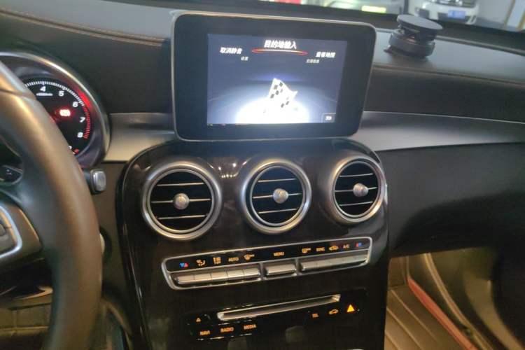 Used Mercedes-Benz GLC 2018 Facelift GLC 260 4MATIC Luxury Edition Audio And AC Panel