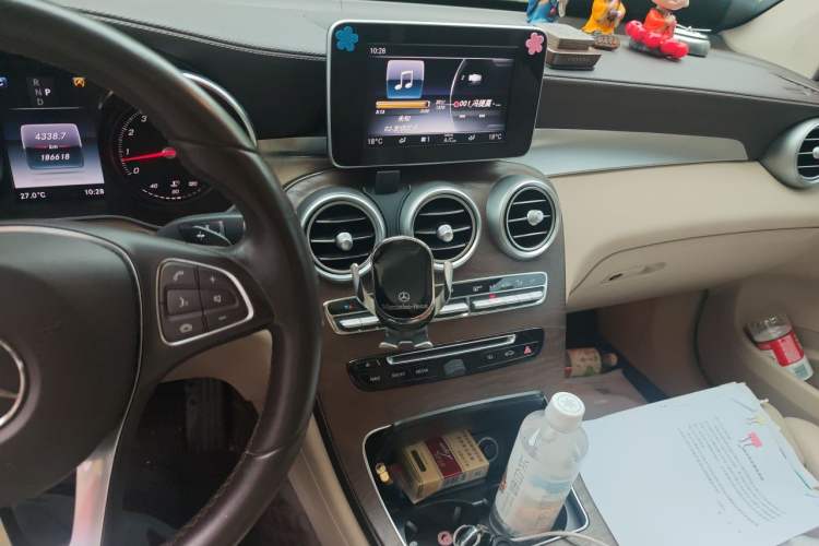 Used Mercedes-Benz GLC 2018 Refreshed GLC 300 4MATIC Dynamic Edition Audio And AC Panel