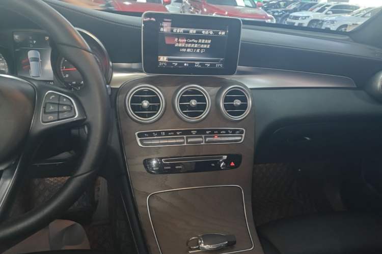 Used Mercedes-Benz GLC 2018 Refreshed GLC 300 4MATIC Dynamic Edition Audio And AC Panel