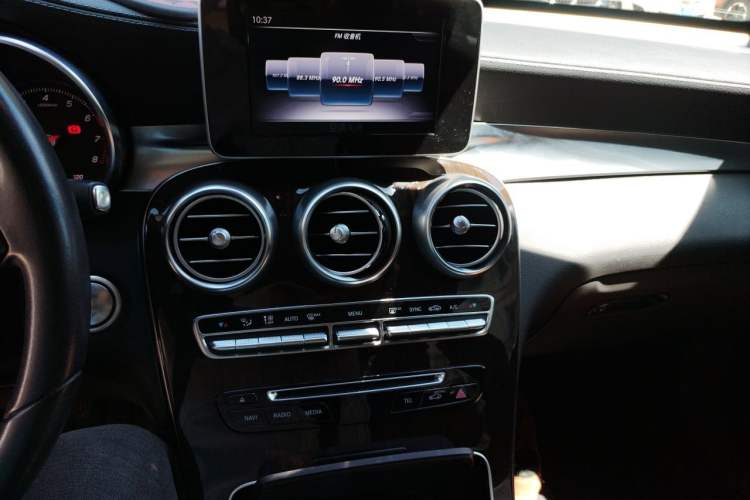 Used Mercedes-Benz GLC 2018 GLC 260 4MATIC Luxury Model Audio And AC Panel