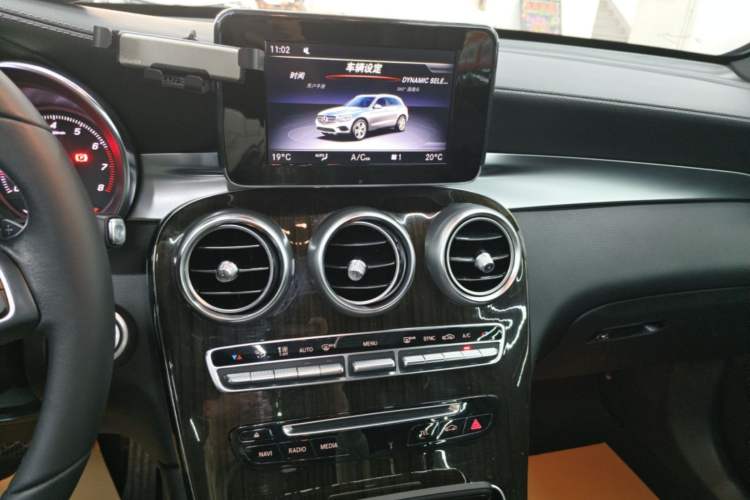 Used Mercedes-Benz GLC 2018 Facelift GLC 260 4MATIC Luxury Edition Audio And AC Panel