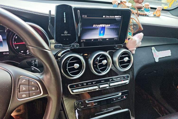 Used Mercedes-Benz GLC 2018 Facelift GLC 260 4MATIC Luxury Edition Audio And AC Panel