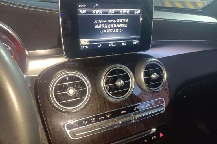 Used Mercedes-Benz GLC 2018 GLC 260 4MATIC Dynamic Edition Audio And AC Panel