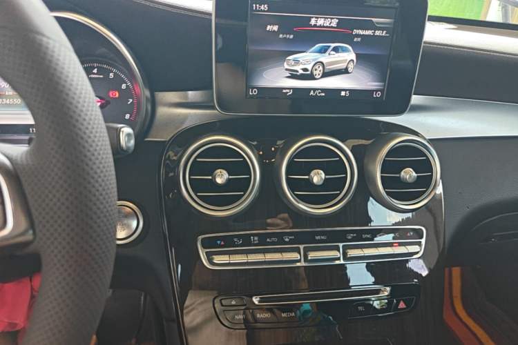 Used Mercedes-Benz GLC 2018 Facelifted GLC 260 4MATIC Dynamic Edition Audio And AC Panel
