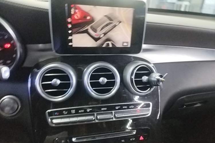 Used Mercedes-Benz GLC 2018 Facelifted GLC 260 4MATIC Dynamic Edition Audio And AC Panel