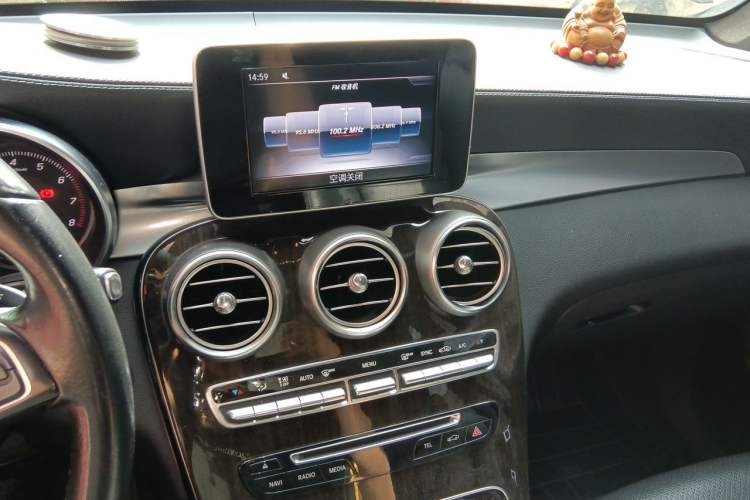 Used Mercedes-Benz GLC 2018 Facelifted GLC 260 4MATIC Dynamic Edition Audio And AC Panel