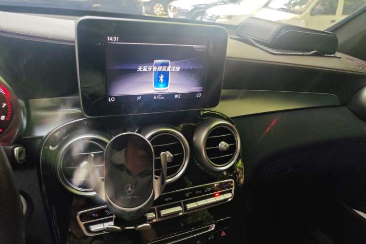 Used Mercedes-Benz GLC 2018 Facelift GLC 260 4MATIC Luxury Edition Audio And AC Panel
