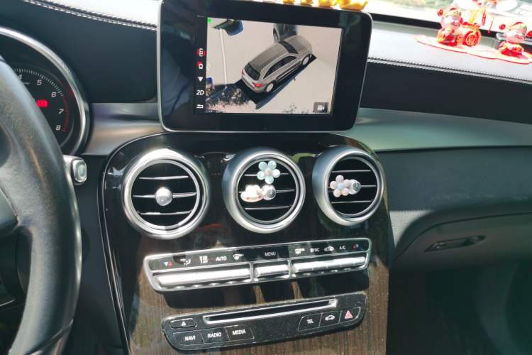Used Mercedes-Benz GLC 2018 GLC 260 4MATIC Dynamic Edition Audio And AC Panel