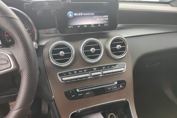 Used Mercedes-Benz GLC 2018 GLC 300 4MATIC Sport Edition Audio And AC Panel